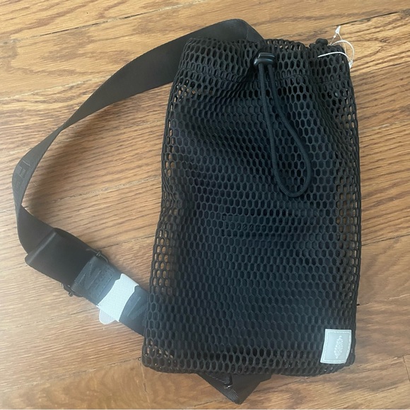 Free People Movement Mini Mesh Sling Bag black - Picture 2 of 7